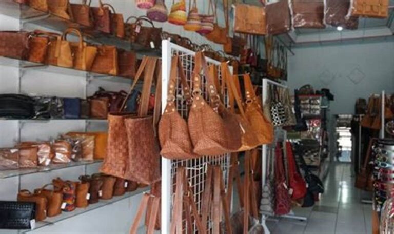 Belajar Bikin Kerajinan Kulit, Cek Harga dan Lokasinya di Sini
