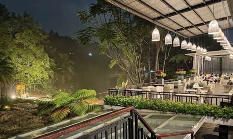 Temukan Surga Kuliner: Rekomendasi Tempat Makan Dekat Halte