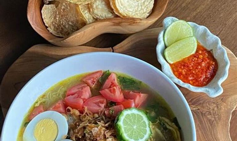 Nikmati Soto Ayam Lezat di Tempat Makan Terbaik Bandung