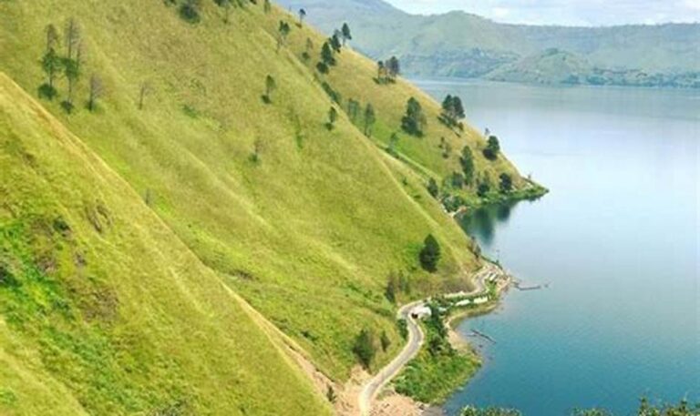 Nikmati Pesona Danau Toba: Tempat Wisata Menawan dan Hemat