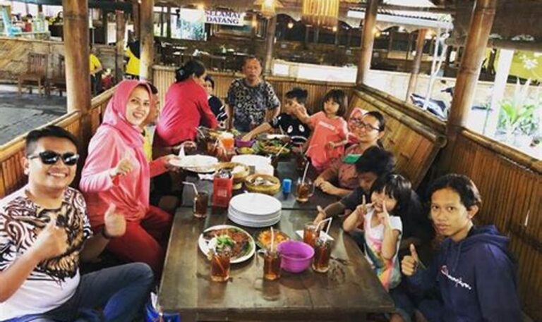Warung Lesehan Nyaman: Nongkrong Asik, Harga Bersahabat