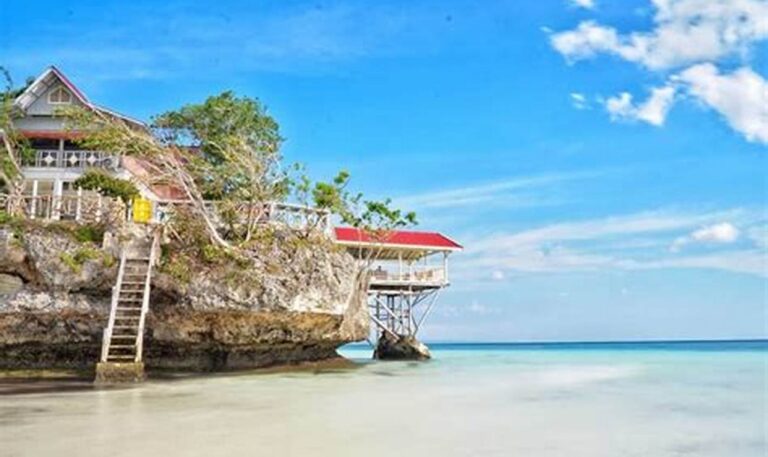Jelajahi Pesona Alam Sulawesi Selatan, Ini Estimasi Transportasi Lokalnya!