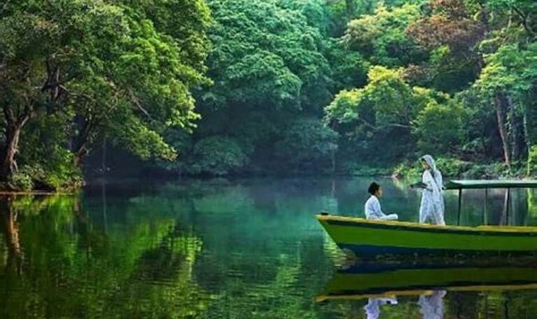Yuk, Jelajahi Surga Tersembunyi! Rekomendasi Wisata Alam Murah di Jawa Barat