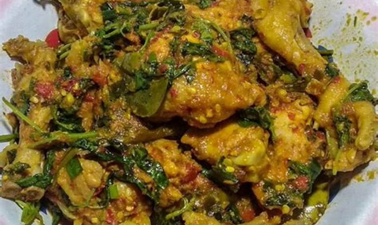 Sensasi Gurih Pedas Manado, Wajib Coba Makanan Khasnya!