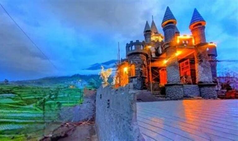 Daftar Tempat Wisata Keren di Magelang, Lengkap dengan Estimasi Biaya!