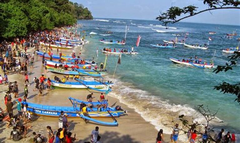 Jelajahi Pesona Wisata Pangandaran, Surga Backpacker!