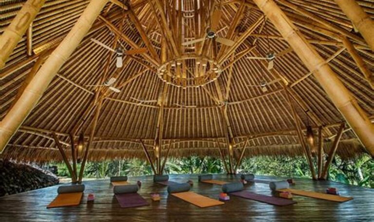 Temukan Kedamaian Batin dengan Rekomendasi Tempat Yoga Retreat di Bali