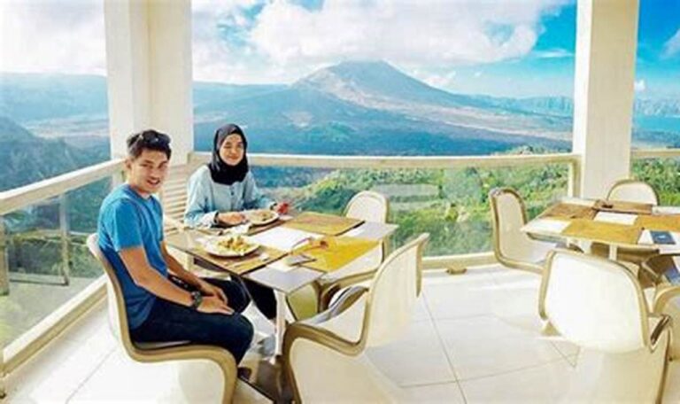 Nikmati Indahnya Pemandangan Alam Sambil Bersantap di Restoran Terbaik