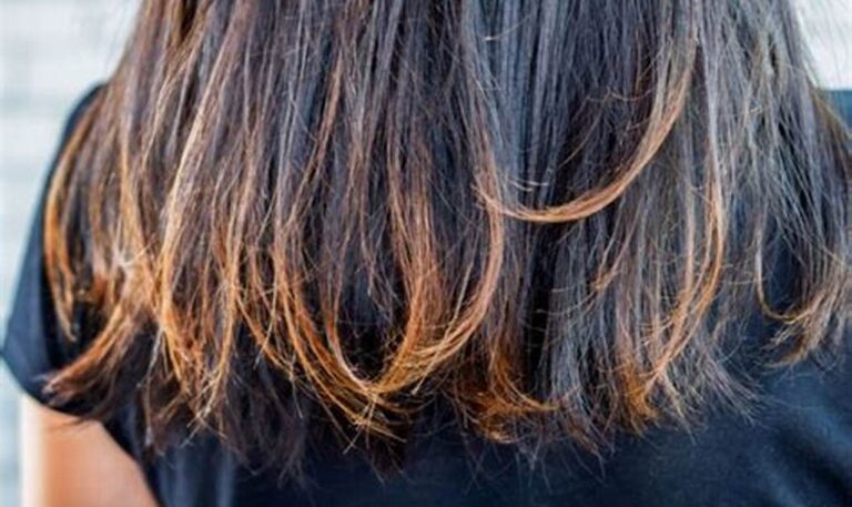 Mengapa Minyak Kelapa Adalah Rahasia Rambut Rusak yang Kamu Cari