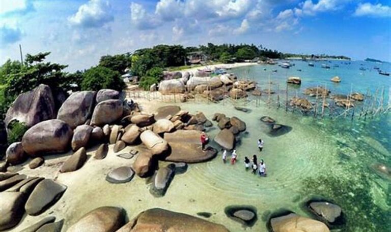 Tempat Wisata Belitung yang Mempesona dengan Harga Ramah Kantong