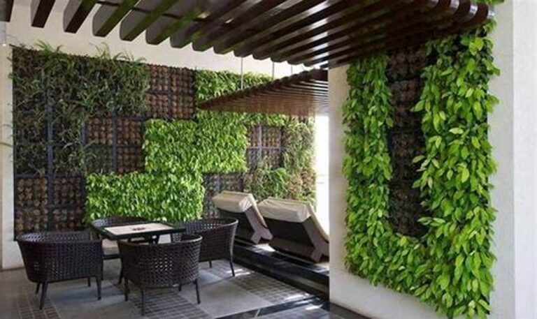 Cara Mudah Bikin Taman Vertikal di Dinding Luar Rumah, Rumah Cantik Nan Asri
