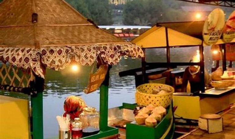 Jelajahi Kuliner Terjangkau di Floating Market Lembang