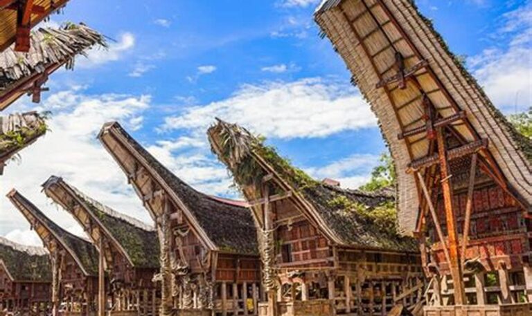 Intip Yuk! Biaya Menginap di Rumah Adat Toraja yang Unik