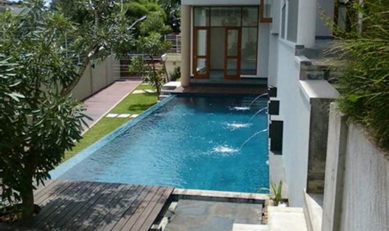 Bikin Kolam Renang di Halaman? Cek Biayanya di Sini!