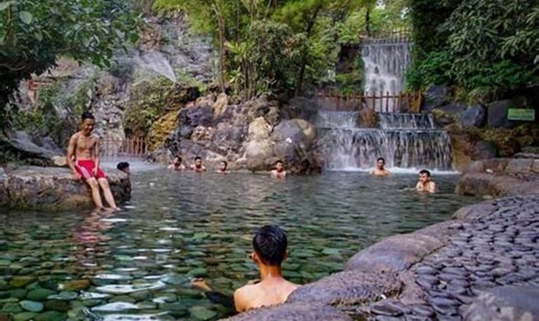 Harga Tiket Pemandian Air Panas di Tabanan, Sensasi Relaksasi Melepas Penat