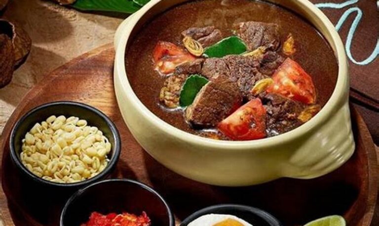 Jelajahi Kuliner Lokal: Panduan Tempat Makan Favorit Wisatawan