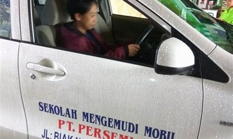 Tempat Les Kursus Mengemudi Mobil Manual Terbaik dan Terpercaya
