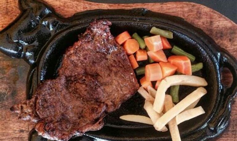 Makan Seru di Bandung, Nikmati Steak Keluarga Paling Mantap!