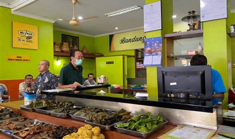 Nikmati Cita Rasa Legendaris Nasi Bara yang Menggugah Selera