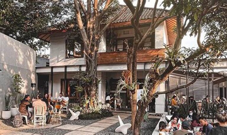 5 Tempat Makan Asik Buat Nongkrong Bareng Teman