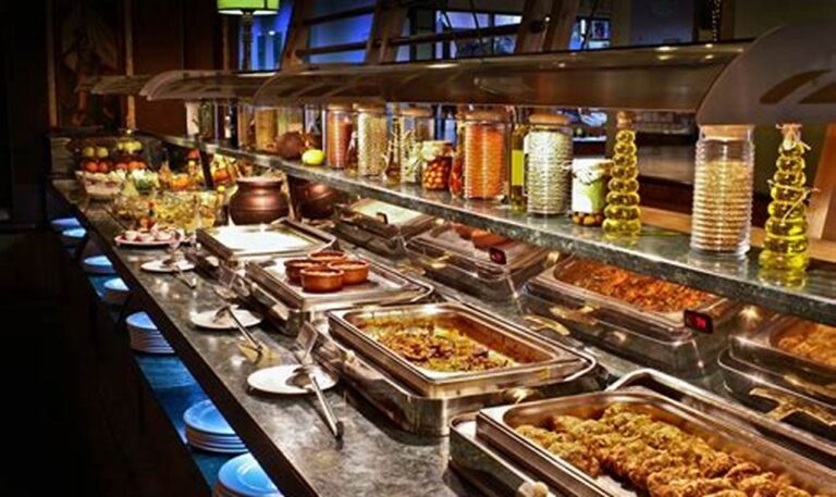 Tempat Kuliner Serba Kenyang, Jelajahi Restoran Buffet All You Can Eat!
