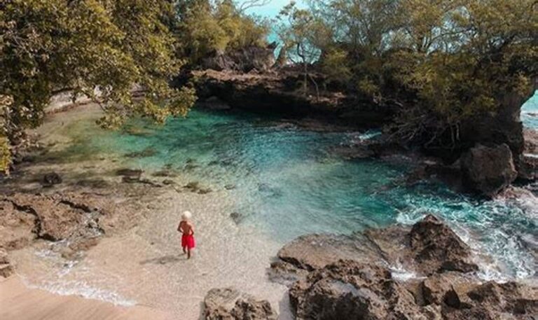 Temukan Pantai Tersembunyi di Maluku, Surga Terpencil dengan Biaya Terjangkau