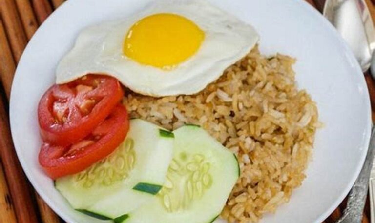 Nikmati Lezatnya Nasi Goreng Spesial Telur Mata Sapi di Tempat Makan Terbaik!
