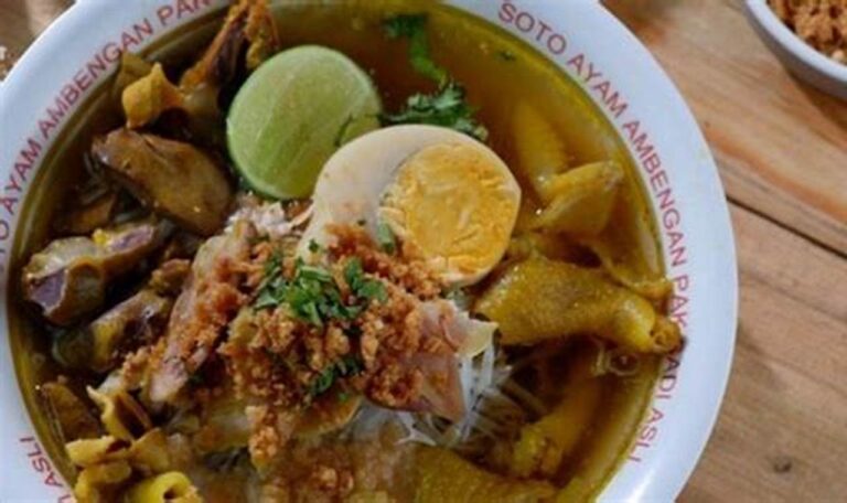 Jelajahi Rekomendasi Soto Terlezat di Bandung, Kuliner Wajib Dicicipi!