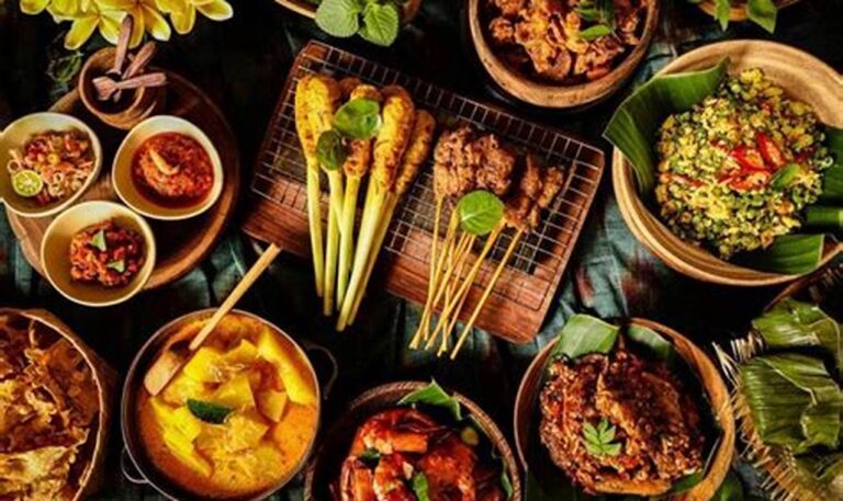 Nikmati Sensasi Kuliner Street Food Legendaris Indonesia