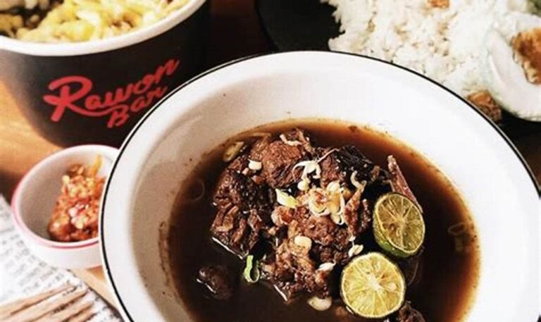 Nikmati Lezatnya Rawon Surabaya Terlezat di Tempat Makan Ini