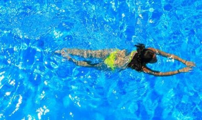 Manfaat Berenang: Solusi Jitu Redakan Nyeri Sendi dan Keseleo