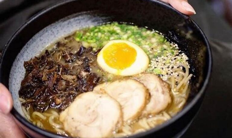 Nikmati Lezatnya Ramen di Surabaya: Rekomendasi 3 Tempat Makan Ramen Terbaik
