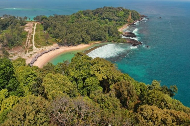 Temukan Surga Berkemah di Pantai Anyer: Daftar Tempat dan Biaya