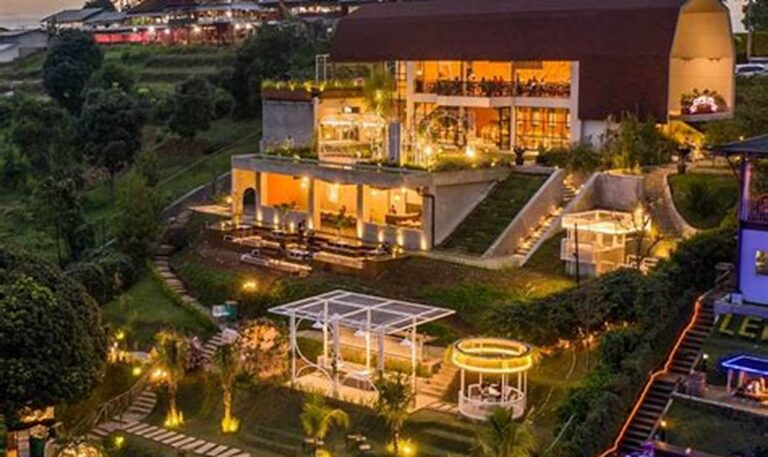 Nikmati Santap Malam Romantis dengan Pemandangan Spektakuler di Restoran Eksklusif