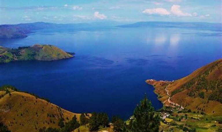 Jelajahi Danau Toba: Paket Tur Hemat & Biaya Museum Lokal