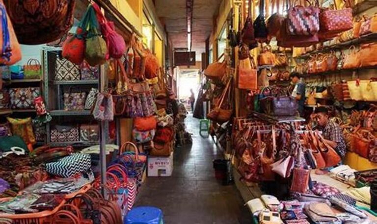 Cari Oleh-oleh Jogja? 5 Tempat Belanja Paling Populer Ini Bisa Jadi Pilihan!