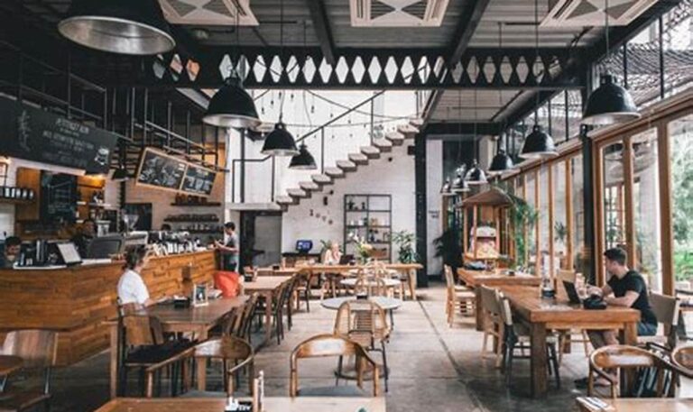 Nongkrong Asik di Surabaya? Intip Rekomendasi Kafe Ini!