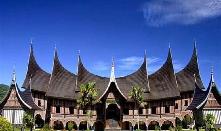 Biaya Menginap di Rumah Adat Sumatera Barat: Panduan Lengkap