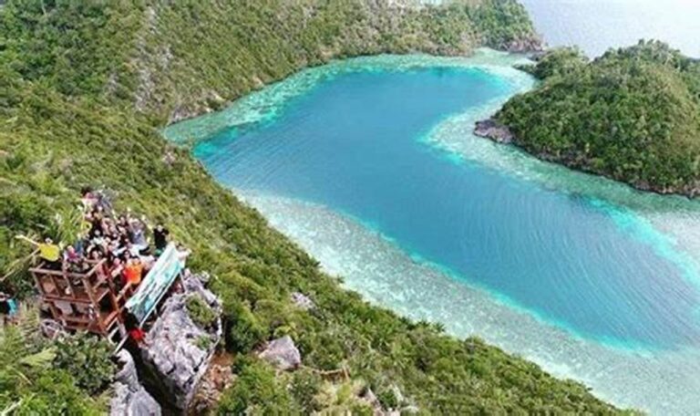 Jelajahi Keindahan Papua Barat: Destinasi Wisata Alam Terbaik