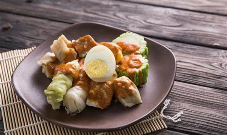 Nikmati Kelezatan Siomay dengan Saus Kacang yang Mantap di Sini!