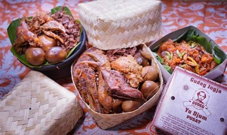 Cicipi Nikmatnya Gudeg, Kuliner Legendaris Jogja yang Menggugah Selera!