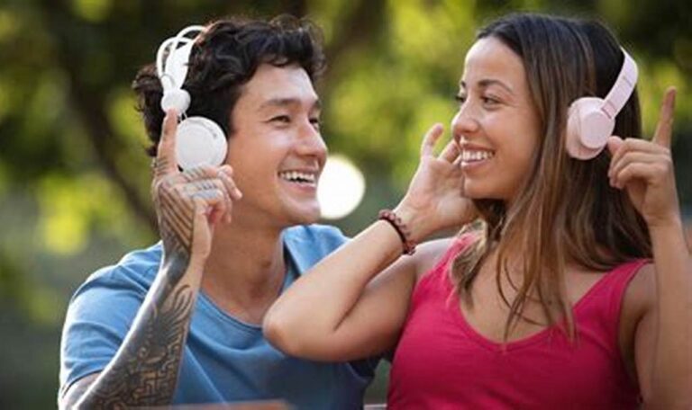 Temukan Playlist Sempurna untuk Senja Romantis Anda: Lagu Barat Terbaik untuk Suasana yang Romantis