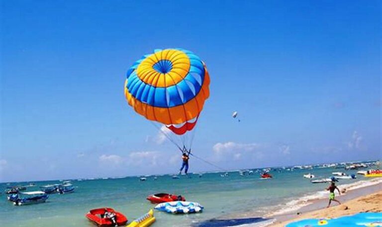 Paket Parasailing Tanjung Benoa : Biaya Terjangkau, Serunya Tak Ternilai!