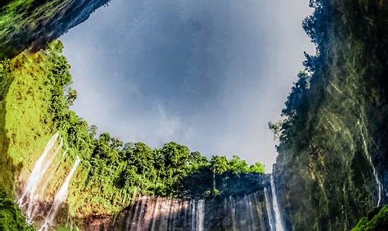 Menikmati Keindahan Alam Tumpak Sewu Lumajang dengan Tarif Masuk Terjangkau