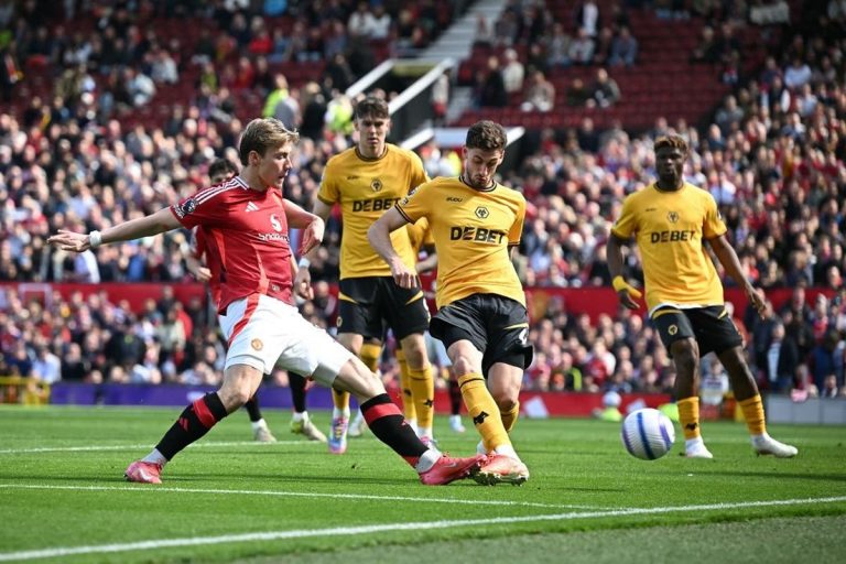 man united vs wolves