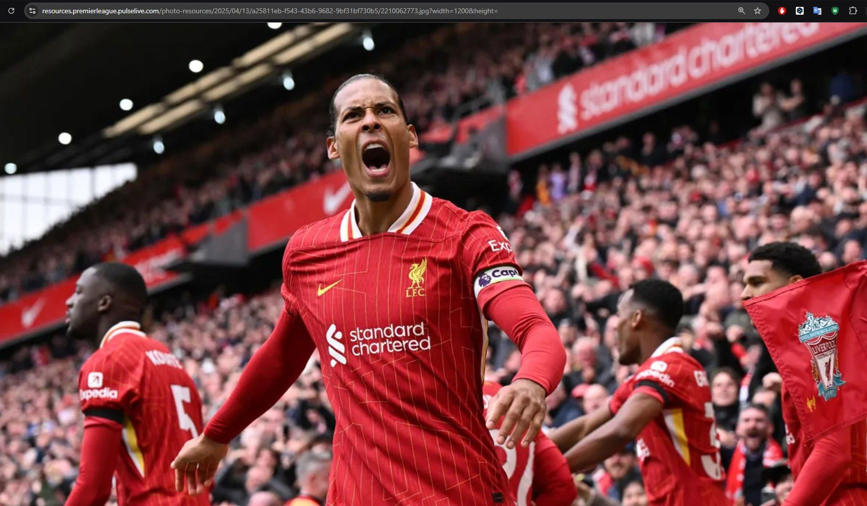 Menang Dramatis Atas West Ham, Liverpool Butuh 2 Kemenangan Lagi Kunci Gelar Premier League 2024/2025 1 virgil can dijk liverpool