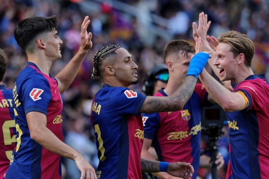 Meski Mbappe Hat-trick, Real Madrid Kembali Dibekuk Barcelona untuk Keempat Kali Musim Ini 1 raphinha de jong
